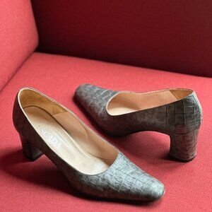 Vintage Escada Grey Crocodile Embossed Leather Heeled Pumps - Size 6.5